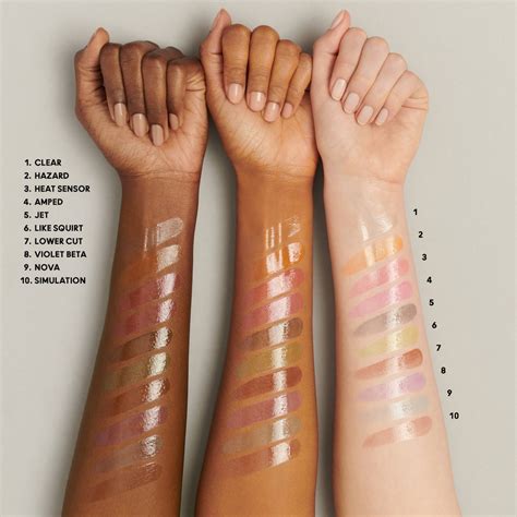 Фотография продукта Squirt Plumping Lip Gloss Stick с акцентом на глянцевый финиш и текстуру