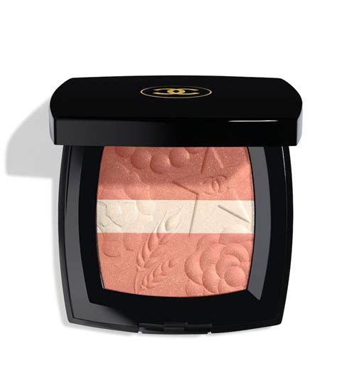 Close-up of Chanel Illuminating Powder Blush with constellation design