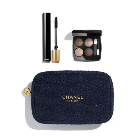 Chanel Amplified Gaze Makeup Set, showing the eyeshadow palette and mascara