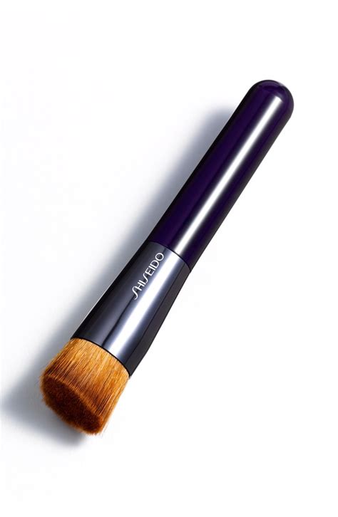 A close-up of the Shiseido Perfect Foundation Brush, highlighting its dense bristles and angled head.