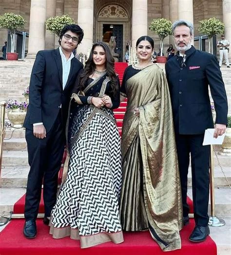 Raveena Tandon with her husband Anil Thadani and children Rasha and Ranbirvardhan