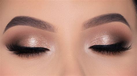 Example of a classic smoky gradient eye makeup look
