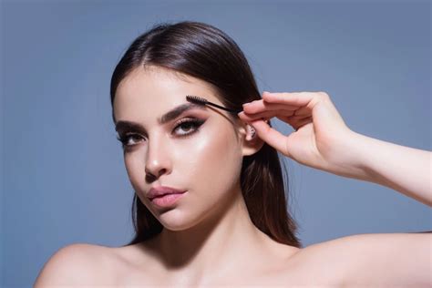 Model showcasing defined brows and a subtle wing