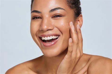Illustration of a glowing complexion, emphasizing a natural, radiant look.
