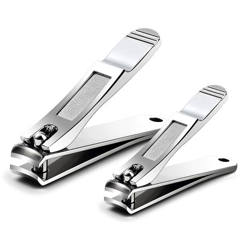 Image of clean, dry nail clippers arranged neatly.