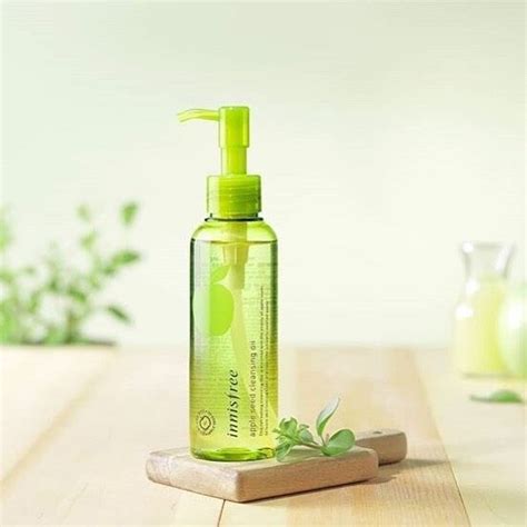A bottle of Innisfree Cleansing Oil with a pump dispenser.