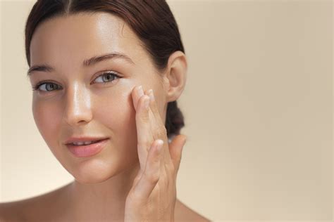 Close-up image of smooth, hydrated skin on the neck and décolletage
