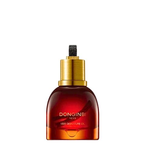 Image showcasing the rich, amber color of Donginbi 1899 Signature Oil, highlighting its premium ingredient.