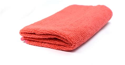 Illustration comparing rough towel drying vs. gentle blotting with a microfiber towel.