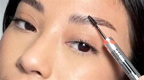 Diagram illustrating the two steps of using the Build-A-Brow: applying the pen and then the sealing gel