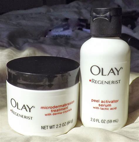 A visual guide demonstrating the two steps of using the Olay Regenerist Microdermabrasion & Peel System, with clear illustrations for each step.