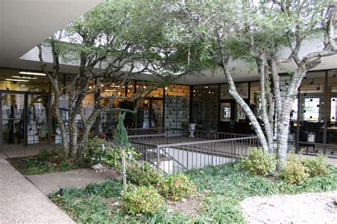 Exterior photo of the former Ken Rash's Outdoor Furniture building on Cantrell Road
