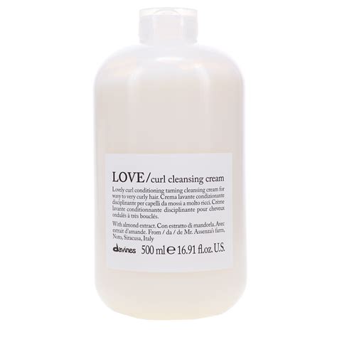 Infographic illustrating the steps for using Love Curl Cleansing Cream.
