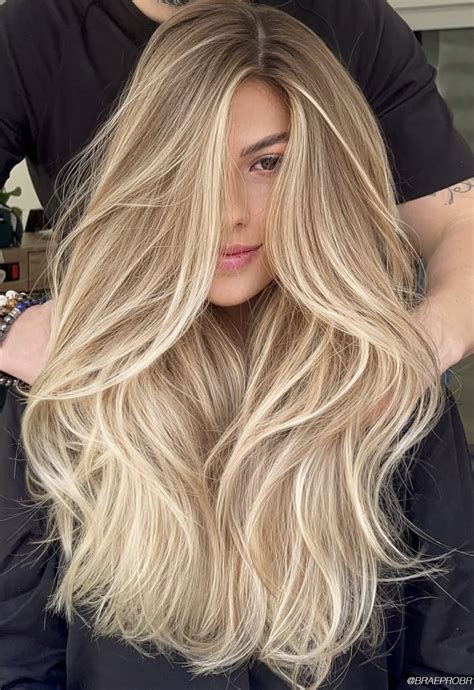 A graphic illustrating the spectrum of warm blonde shades, from pale butter blonde to deep caramel blonde.