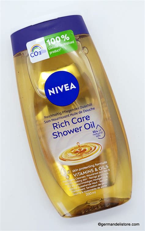 Infographic detailing the natural oils and key ingredients in Nivea Rich Care Shower Oil