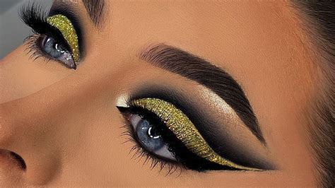 Close-up of bold stage eye makeup with dramatic eyeliner and eyeshadow.
