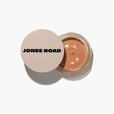 An infographic detailing the key ingredients of the Jones Road Lip Recharge Balm and their benefits for lip health.