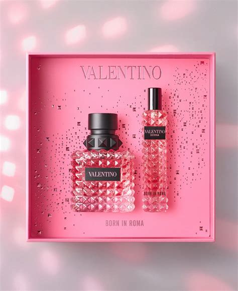 Image of a Valentino Donna Born in Roma gift set, featuring the Eau de Parfum and Body Lotion.