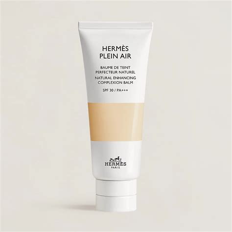 Close-up shot of the Hermès Complexion Balm texture, showing its smooth and luminous consistency.