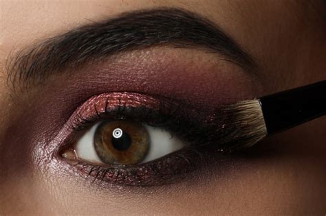 Blending eyeshadow to create a smoky effect while maintaining the crease definition