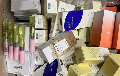 An infographic illustrating the UMMA wholesale process: Registration -> Product Selection -> Secure Payment -> Fast Shipping -> Customer Satisfaction.