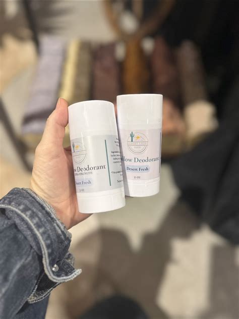 Infographic comparing common deodorant irritants (baking soda, talc, fragrance) with Vanicream's minimal ingredient approach