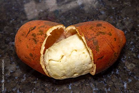 Theobroma grandiflorum fruit and seeds