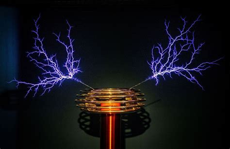Illustration showing the Tesla coil and Nikola Tesla, representing the historical origins of high-frequency technology.