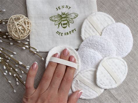 Illustration of various reusable face pads made from different materials like bamboo and organic cotton.