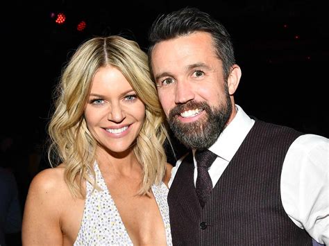 Photo of Rob McElhenney and Kaitlin Olson at an event