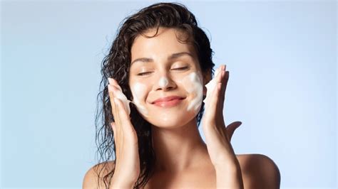 Illustration of a woman with clear, radiant skin after using a facial cleanser.