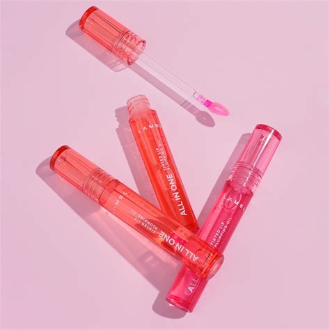 Illustration of a lip oil applicator and a close-up of lips with a subtle tint and shine.